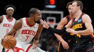 詹姆斯在节目中的言论引发争议，名嘴怒斥其不尊重前辈